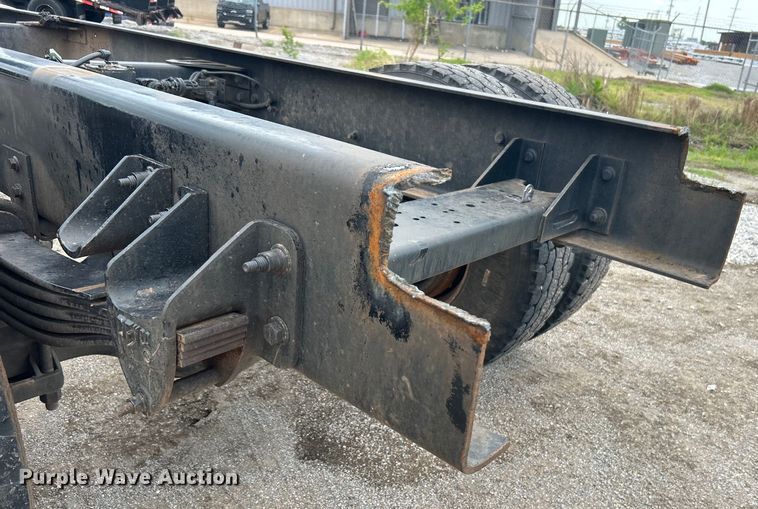 image for item DO6457 2018 Peterbilt  337 truck cab and chassis