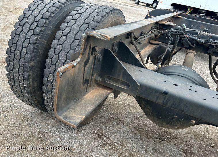 image for item DO6457 2018 Peterbilt  337 truck cab and chassis