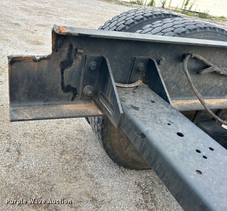 image for item DO6457 2018 Peterbilt  337 truck cab and chassis