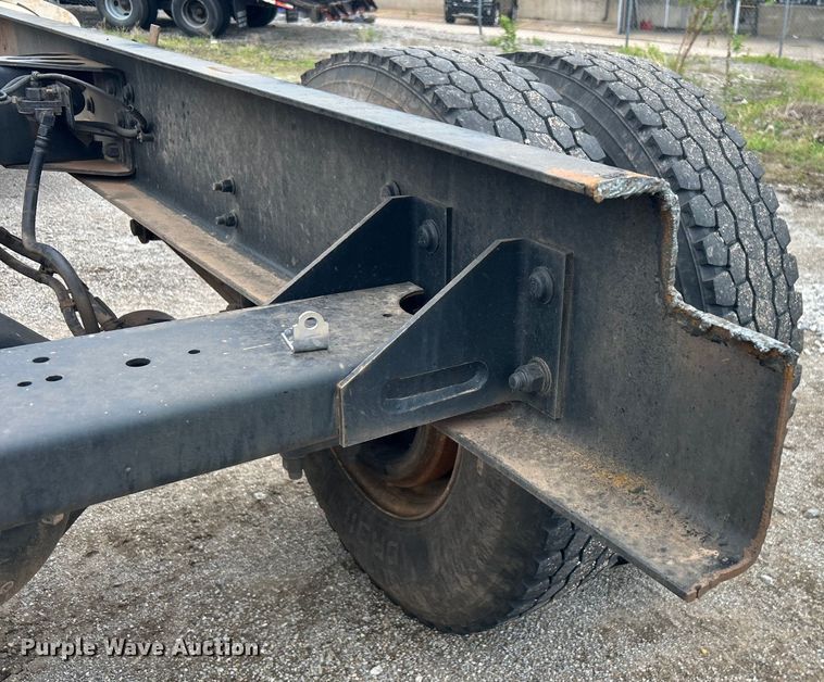 image for item DO6457 2018 Peterbilt  337 truck cab and chassis