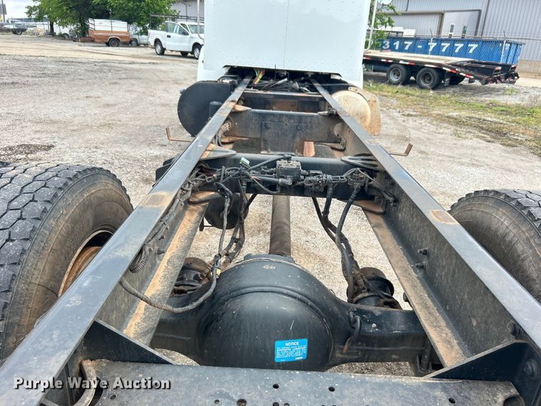 image for item DO6457 2018 Peterbilt  337 truck cab and chassis