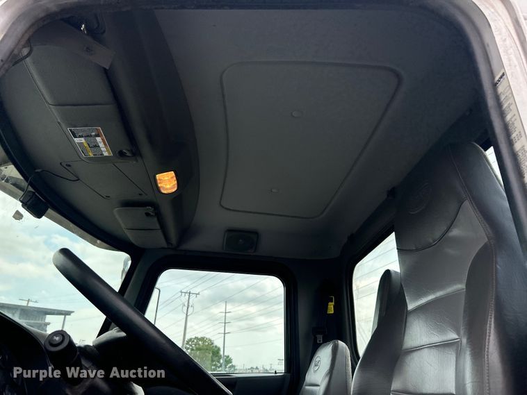 image for item DO6457 2018 Peterbilt  337 truck cab and chassis