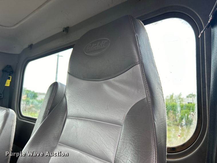 image for item DO6457 2018 Peterbilt  337 truck cab and chassis