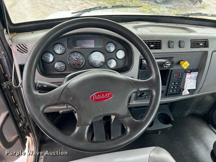 image for item DO6457 2018 Peterbilt  337 truck cab and chassis