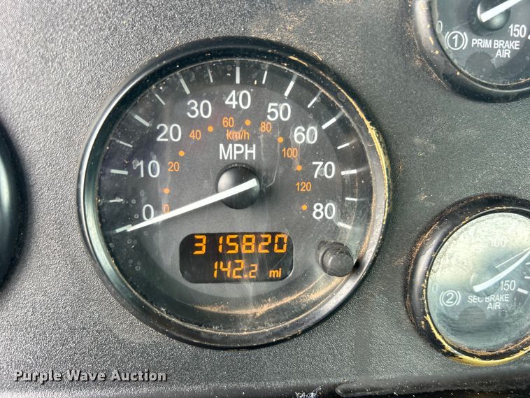 image for item DO6457 2018 Peterbilt  337 truck cab and chassis