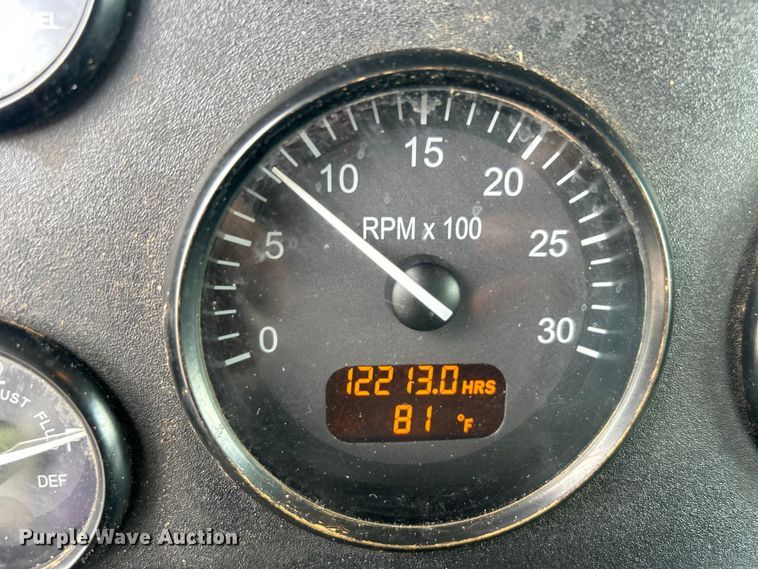 image for item DO6457 2018 Peterbilt  337 truck cab and chassis