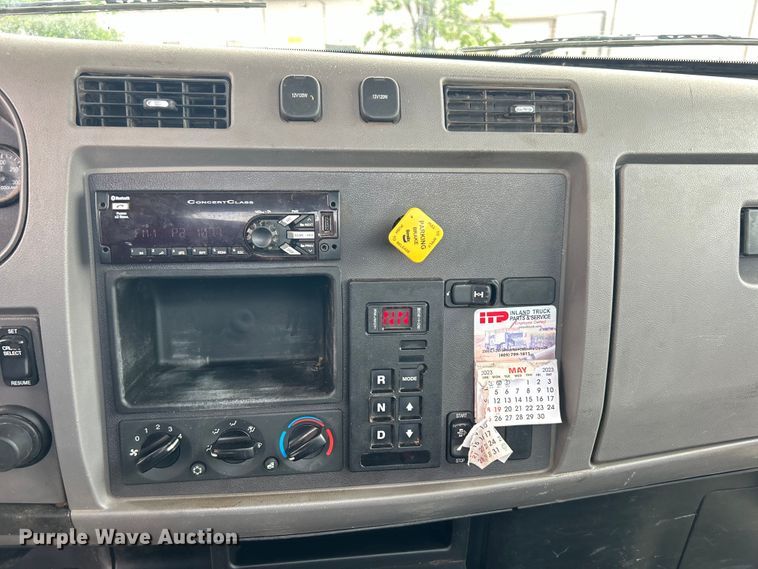 image for item DO6457 2018 Peterbilt  337 truck cab and chassis