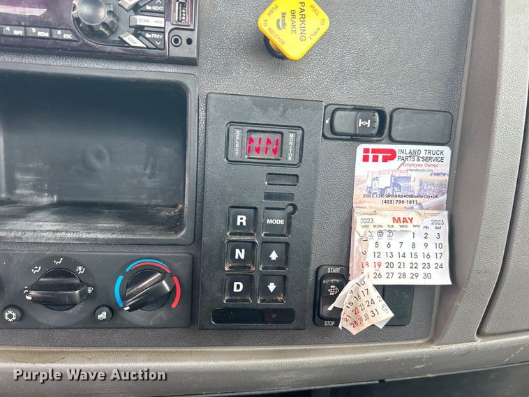 image for item DO6457 2018 Peterbilt  337 truck cab and chassis