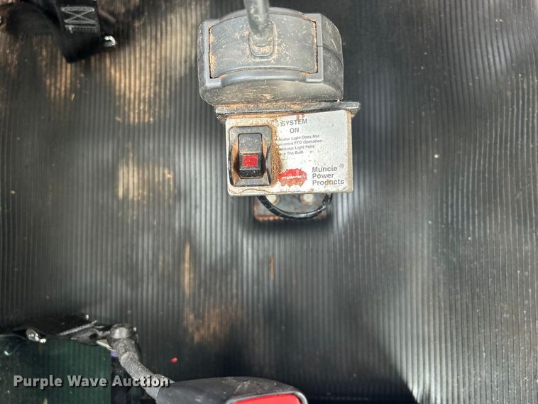 image for item DO6457 2018 Peterbilt  337 truck cab and chassis