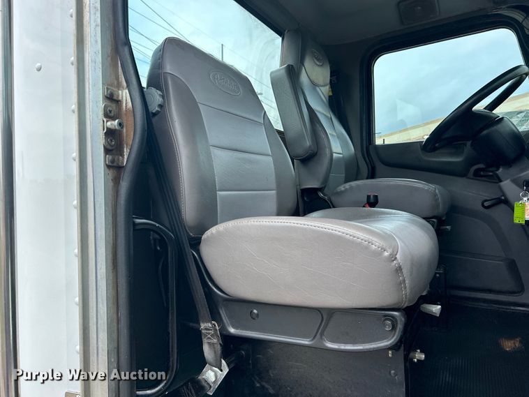 image for item DO6457 2018 Peterbilt  337 truck cab and chassis