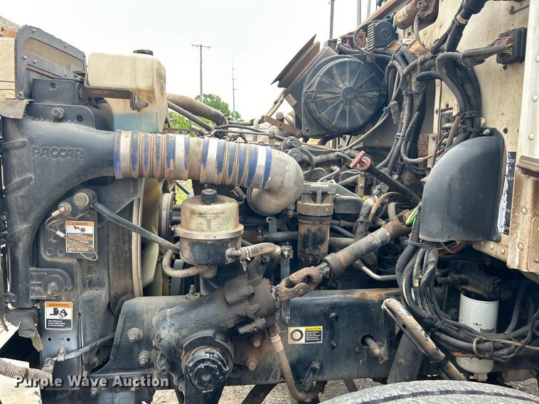 image for item DO6457 2018 Peterbilt  337 truck cab and chassis