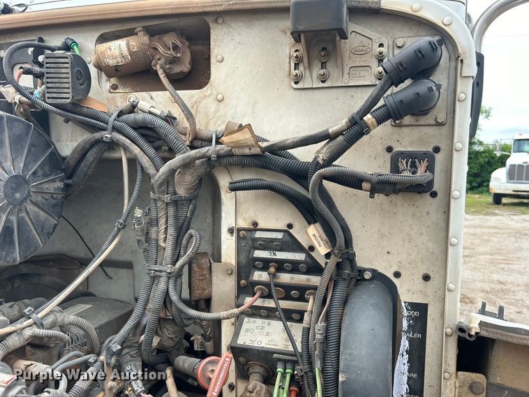 image for item DO6457 2018 Peterbilt  337 truck cab and chassis