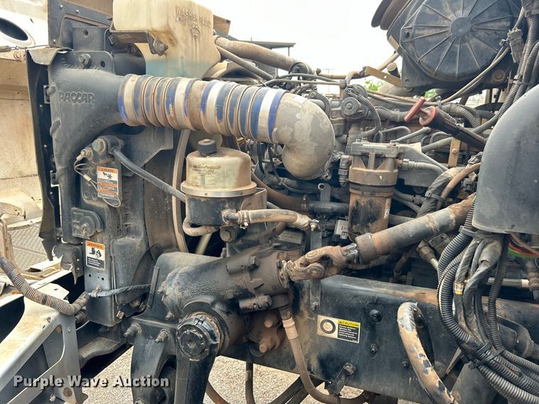 image for item DO6457 2018 Peterbilt  337 truck cab and chassis