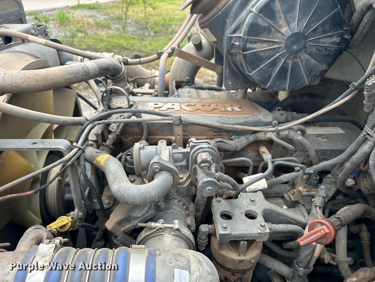 image for item DO6457 2018 Peterbilt  337 truck cab and chassis