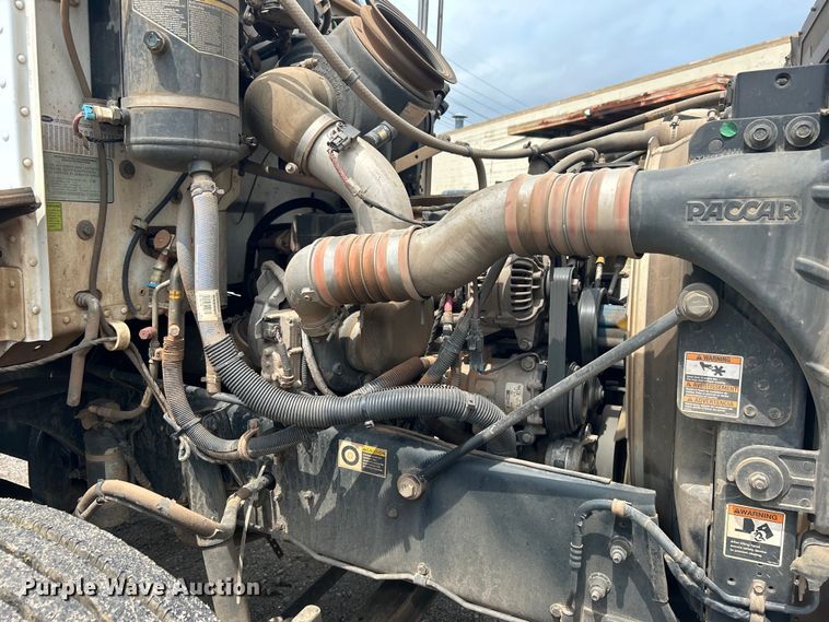 image for item DO6457 2018 Peterbilt  337 truck cab and chassis