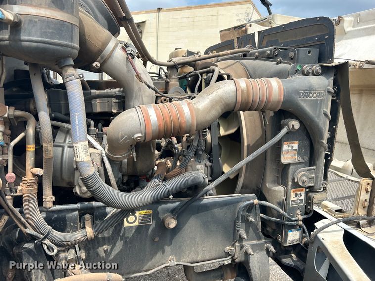 image for item DO6457 2018 Peterbilt  337 truck cab and chassis