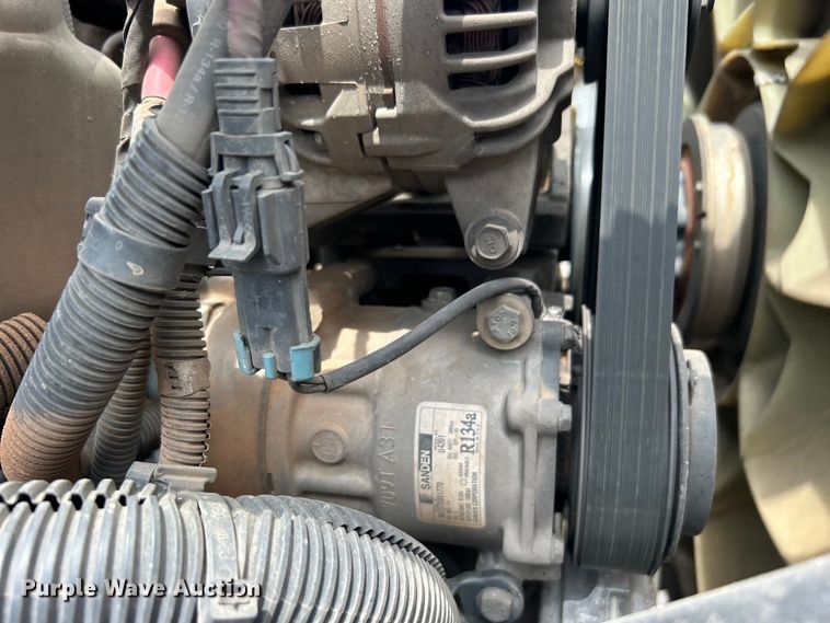 image for item DO6457 2018 Peterbilt  337 truck cab and chassis