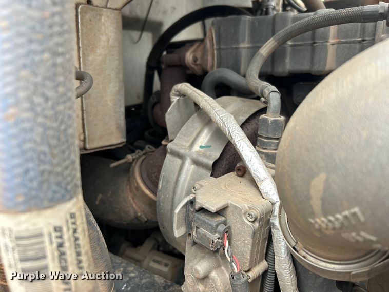 image for item DO6457 2018 Peterbilt  337 truck cab and chassis