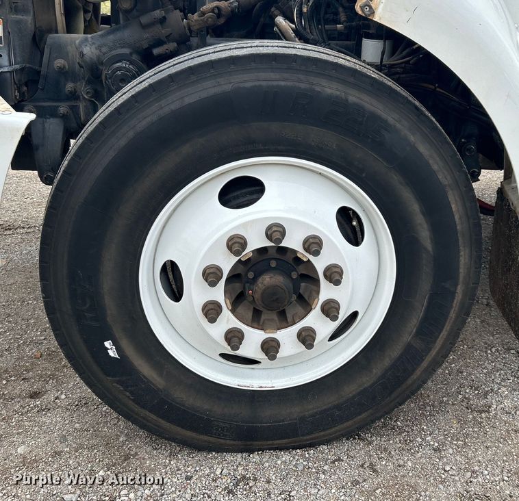 image for item DO6457 2018 Peterbilt  337 truck cab and chassis