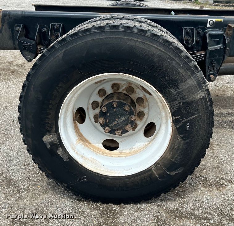 image for item DO6457 2018 Peterbilt  337 truck cab and chassis