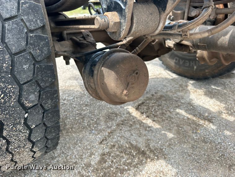 image for item DO6457 2018 Peterbilt  337 truck cab and chassis