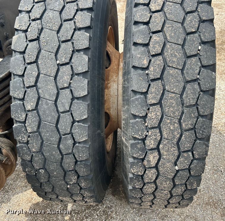 image for item DO6457 2018 Peterbilt  337 truck cab and chassis