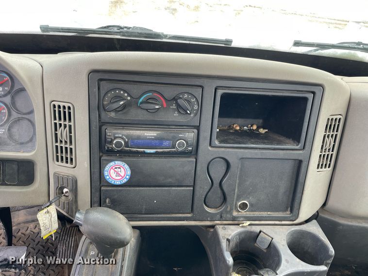 image for item DP0284 2012 International  4300 truck cab and chassis