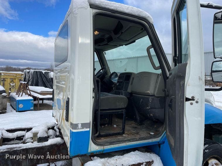 image for item DP0284 2012 International  4300 truck cab and chassis