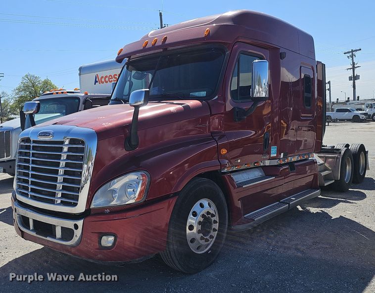 image for item DP0851 2010 Freightliner Cascadia semi truck