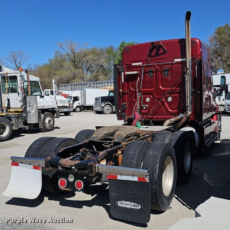 image for item DP0851 2010 Freightliner Cascadia semi truck