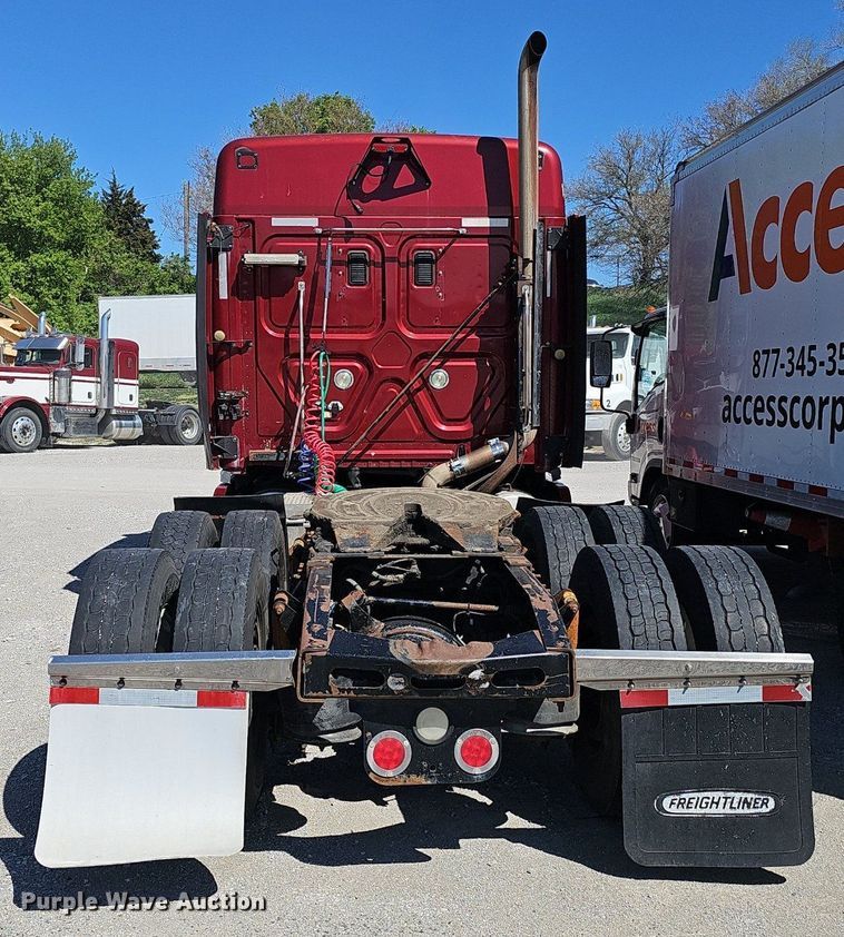 image for item DP0851 2010 Freightliner Cascadia semi truck