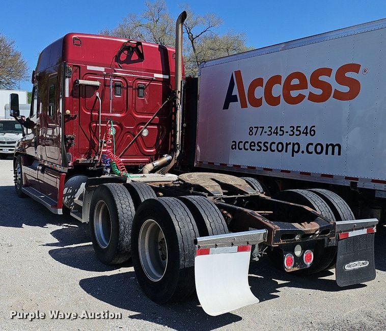 image for item DP0851 2010 Freightliner Cascadia semi truck