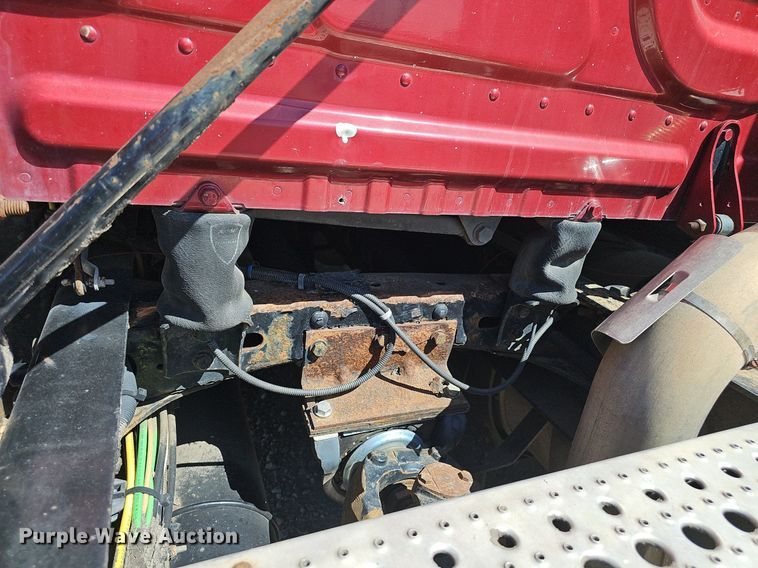 image for item DP0851 2010 Freightliner Cascadia semi truck