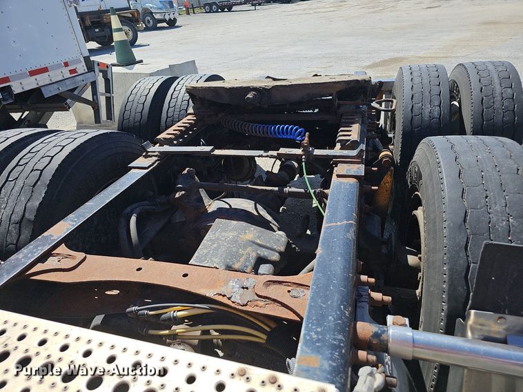 image for item DP0851 2010 Freightliner Cascadia semi truck