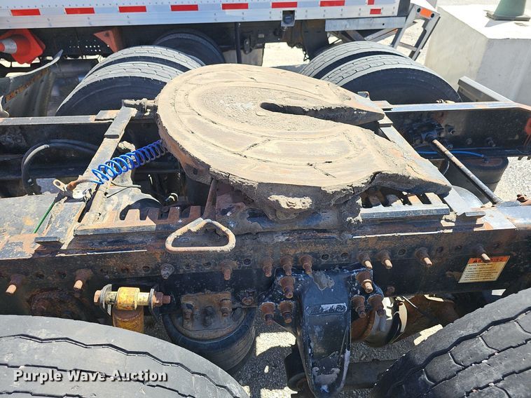 image for item DP0851 2010 Freightliner Cascadia semi truck