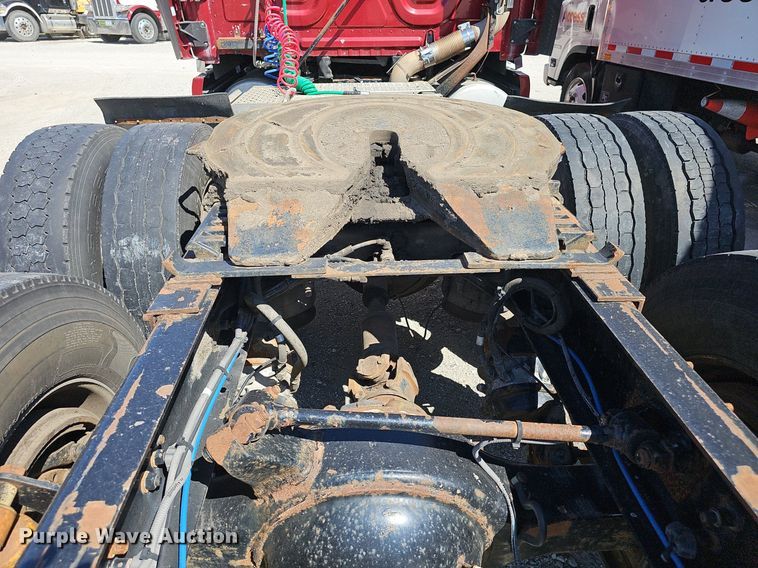 image for item DP0851 2010 Freightliner Cascadia semi truck