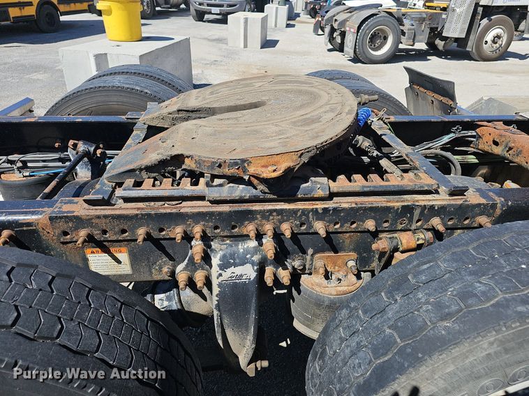 image for item DP0851 2010 Freightliner Cascadia semi truck