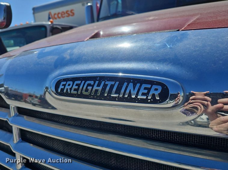 image for item DP0851 2010 Freightliner Cascadia semi truck