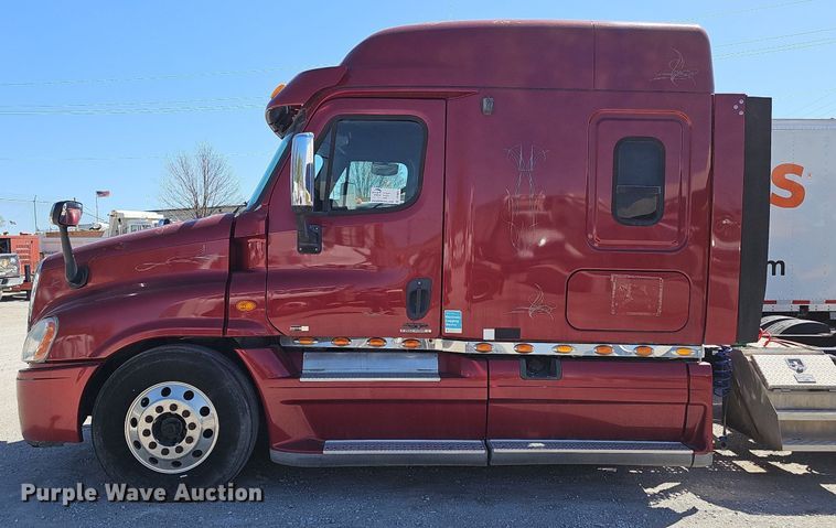 image for item DP0851 2010 Freightliner Cascadia semi truck