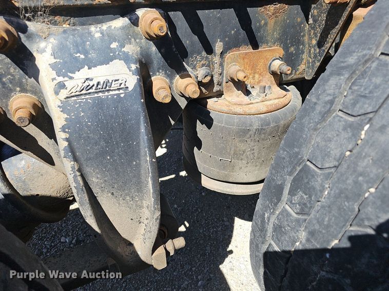 image for item DP0851 2010 Freightliner Cascadia semi truck