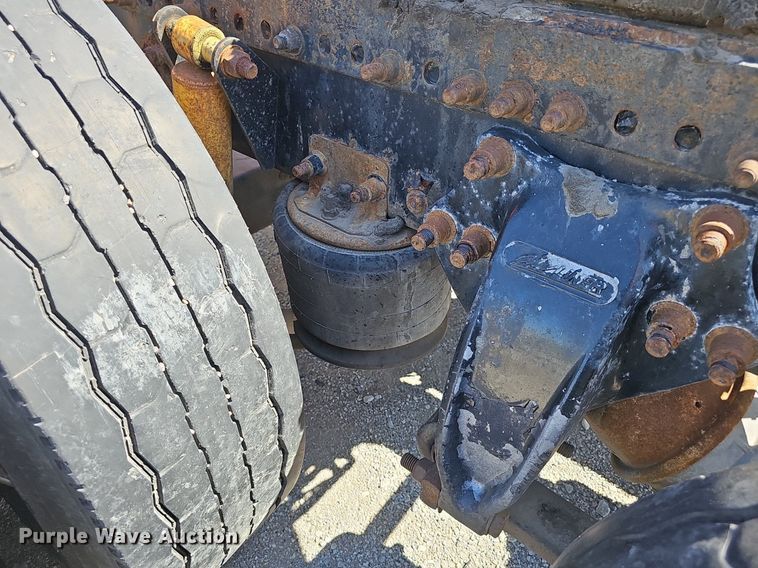 image for item DP0851 2010 Freightliner Cascadia semi truck