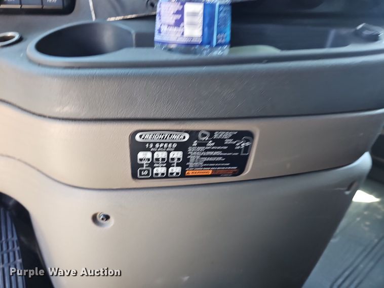 image for item DP0851 2010 Freightliner Cascadia semi truck