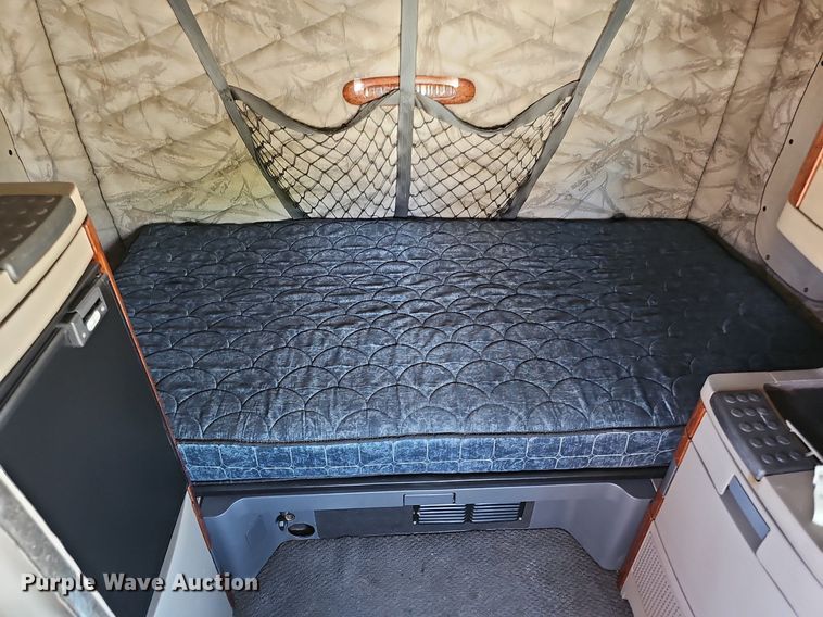 image for item DP0851 2010 Freightliner Cascadia semi truck