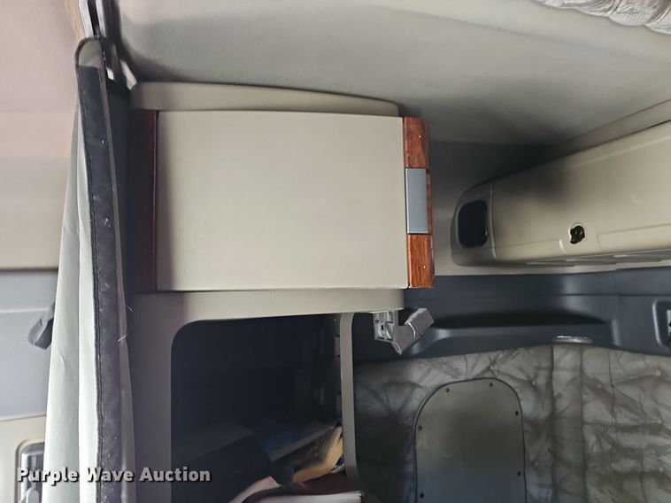 image for item DP0851 2010 Freightliner Cascadia semi truck