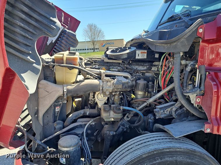 image for item DP0851 2010 Freightliner Cascadia semi truck