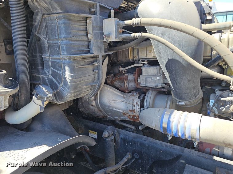 image for item DP0851 2010 Freightliner Cascadia semi truck