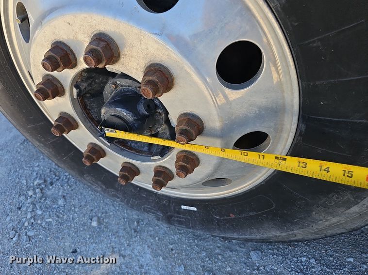 image for item DP0851 2010 Freightliner Cascadia semi truck