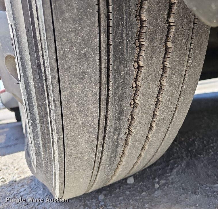 image for item DP0851 2010 Freightliner Cascadia semi truck