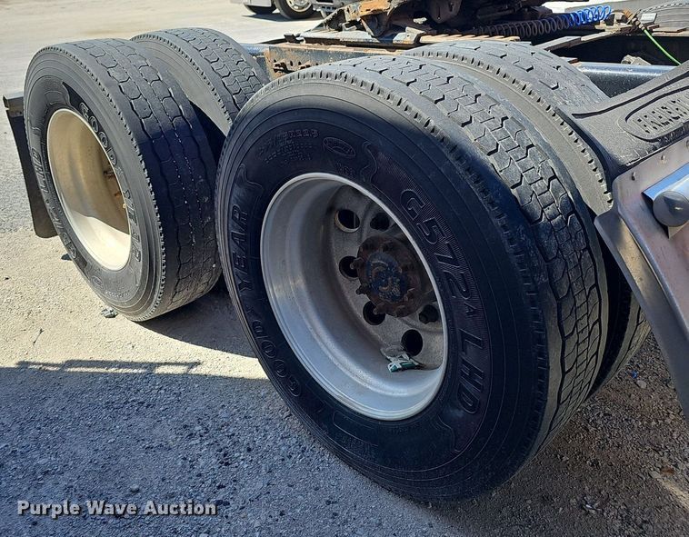 image for item DP0851 2010 Freightliner Cascadia semi truck