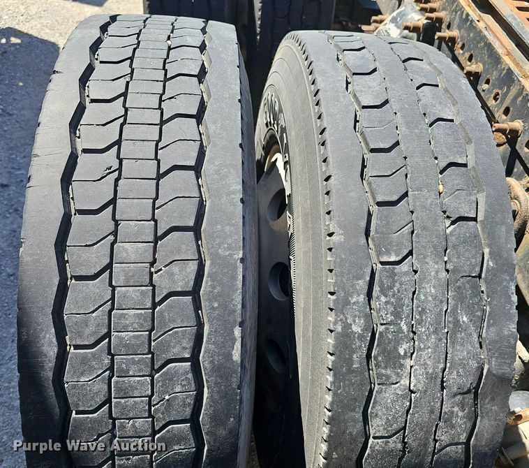 image for item DP0851 2010 Freightliner Cascadia semi truck